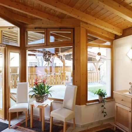 Appartementhaus Safferstetten דירה *